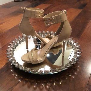Size 9; Ginanni Bini; Nude- grate condition